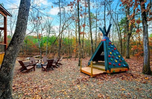Broken Bow Cabin | Seasons & Streams | Spacious Creekside Retreat
