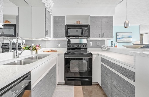 Galveston Resort | Seawall Perch ~ Luxurious Resort Life Beach Getaway 1bd/1.5bath