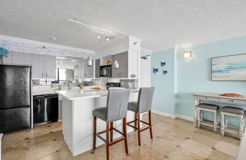Galveston Resort | Seawall Perch ~ Luxurious Resort Life Beach Getaway 1bd/1.5bath