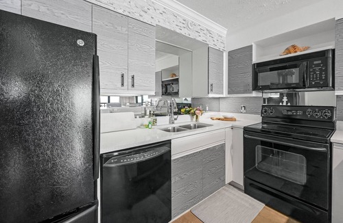 Galveston Resort | Seawall Perch ~ Luxurious Resort Life Beach Getaway 1bd/1.5bath