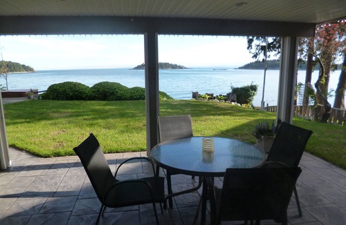 West Sechelt Apartment | Sechelt Oceanfront Suite