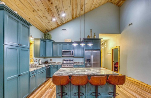 Marble Falls Cabin | Secluded Cabin Getaway in the Woods!