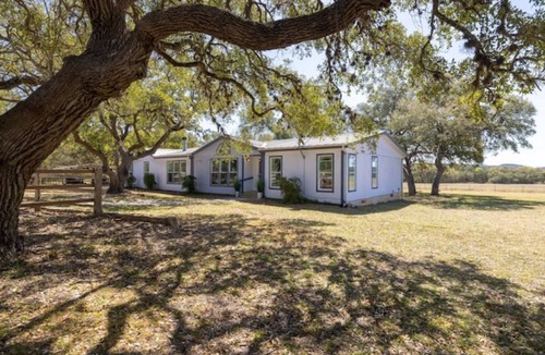 Fischer House | Secluded 5-bedroom home in the Texas Hill Country