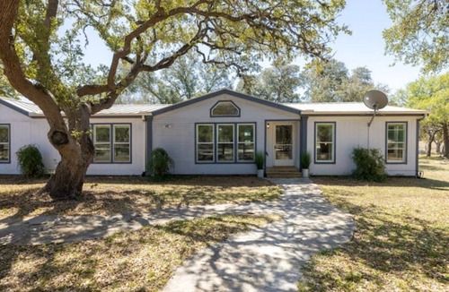Fischer House | Secluded 5-bedroom home in the Texas Hill Country