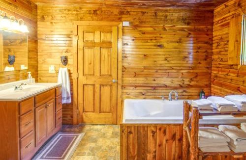 Blandburg House | Secluded Cabin with On-Site Creek and Trails!