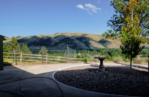 Missoula Apartment | Secluded condo with beautiful mountain views minutes from Missoula