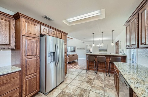 Cedar Creek House | Secluded Country Home on 15 Acres. Pool, BBQ, Hot Tub and Ping Pong. Close to COTA. RV Parking