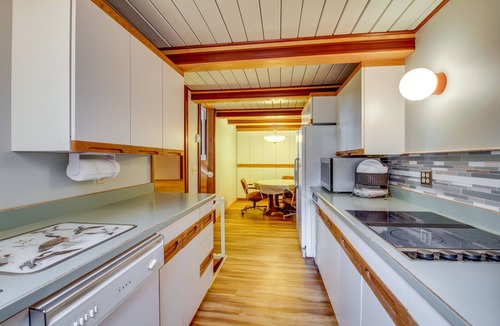 Wolf Creek Cabin | Secluded Holter Lake Vacation Rental w/Deck!