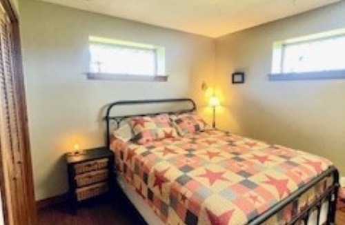 Mineral City Cabin | Secluded house built into the earth. Wildlife, pet friendly, fishing, hot tub, Wi-Fi!