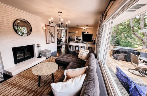 Bowling Green House | Secluded lakefront cottage on Lake Wylie in Charlotte, NC