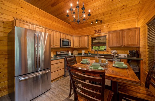 Smoky Mountains Cabin | Secluded/Outdoor Oasis/4 Bedrooms/2 Kitchens/Creekside/Hot Tub!/GSMNP