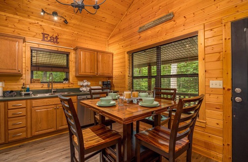Smoky Mountains Cabin | Secluded/Outdoor Oasis/4 Bedrooms/2 Kitchens/Creekside/Hot Tub!/GSMNP