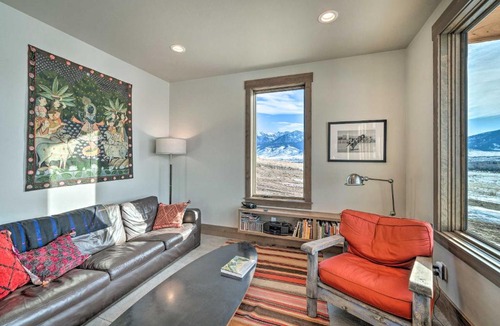 Livingston House | Secluded Paradise Valley Retreat with Stunning Views