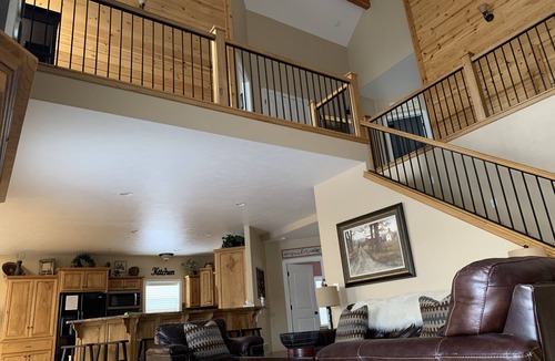 Lava Hot Springs House | Secluded Vacation Lodge for FAMILIES. Sleeps 22! Just MINUTES from Lava & Golf
