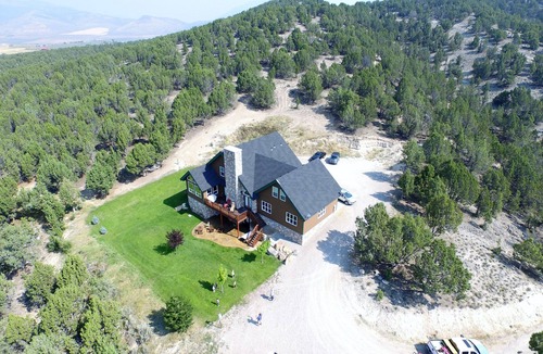 Lava Hot Springs House | Secluded Vacation Lodge for FAMILIES. Sleeps 22! Just MINUTES from Lava & Golf