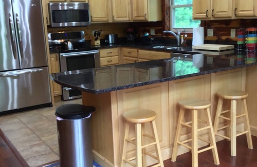 Norfork Cabin | SECLUDED WHITE RIVERFRONT CABIN -SLEEPS 2-10, GREAT FAMILY & FISHERMEN GETAWAY