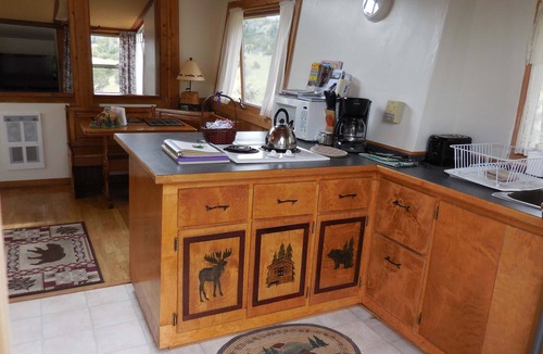 Emigrant Cabin | Secluded Yellowstone Country Cabin, 20 min. from Yellowstone wi-fi