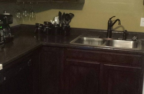 Cody House | SECRET COTTAGE YELLOWSTONE - deer hangout - 2 BLOCKS downtown n1 bedroom 2beds