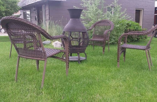 Cody House | SECRET COTTAGE YELLOWSTONE - deer hangout - 2 BLOCKS downtown n1 bedroom 2beds