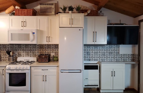 Blind Bay Cottage | Semi-Waterfront Cottage, w/beach & dock access & buoy, West View, Pet Friendly