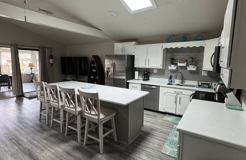 Lakeview Cottage | Seminole Cottage 2025 Calendar FINALLY OPEN! BOOK your next Get-A-Way!