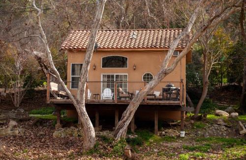 Three Rivers Hotel | Sequoia River Front Cabins