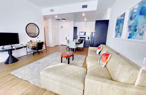 Little Tokyo House | Serene 2BR Penthouse at LA Escape