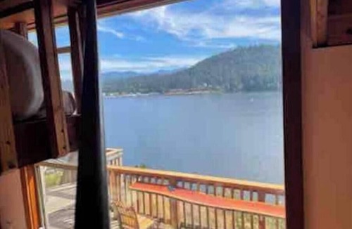 Sagle Cabin | Serene 3-bedroom cabin in Sagle