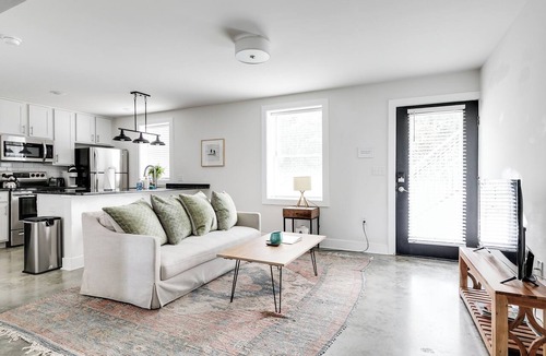 Church Hill Apartment | Serene Church Hill Apartment | Prime Spot