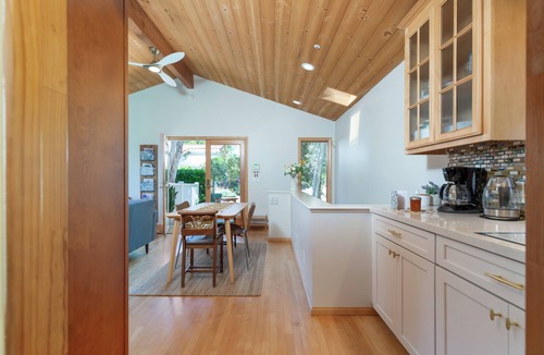 Fairbanks Ranch House | Serene Garden Retreat in a Charming Rancho Santa Fe Guest House