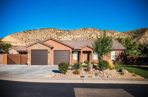 La Verkin House | Serene Getaway Near Zion National Park