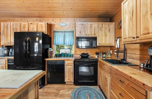 Sagle House | Serene Lake House | Hot Tub + Breathtaking Views!