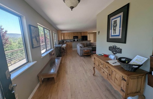 Strawberry House | Serene Mountain Oasis: Private Starlit Hot Tub & Fire Pit