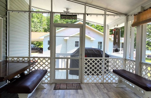 Bracey House | Serene, Spacious Lakefront Home in a Quiet Cove