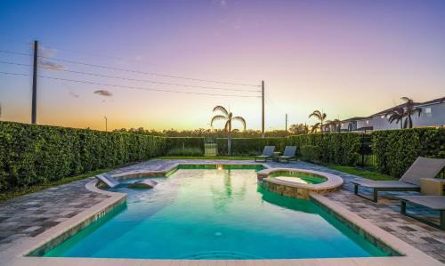 Bay Lake House | Serene Vibrant 4 Bdrm Villa with Games Room at Encore