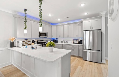 Longs House | Serene waterfront retreat-Near golf Beach Barefoot