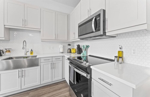 Highland Apartment | Serene West Downtown Studio w Washer Dryer