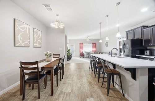 Greenacres House | Serenity House Spacious 4-bedroom house in perfect Bakersfield with AC