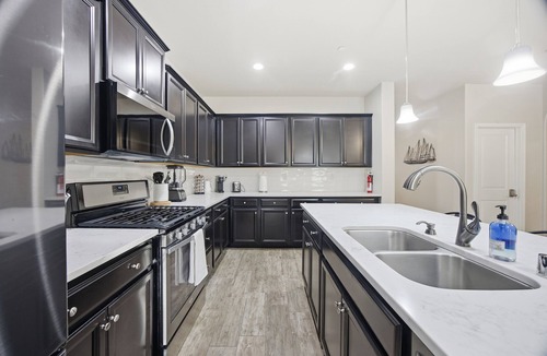 Greenacres House | Serenity House Spacious 4-bedroom house in perfect Bakersfield with AC