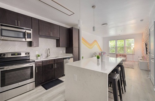Cherry Apartment | Serenity in the City: Pool & Parking