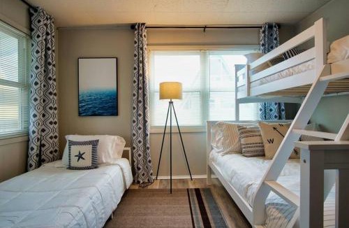 Surfside Beach House | Serenity Sol ※ Surfside Charmer Near Beach & Jetty