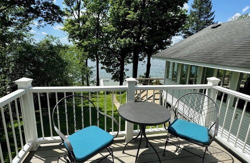 Town of Owasco Cottage | Seven Oaks — Lakefront Cottage on Owasco Lake — Large Beach with Stunning Views