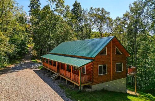 Nelsonville House | Seven Pines Cabin - Secluded in Hocking Hills