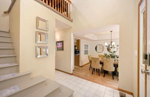 Loveland House | Shady Grove with 4 King Beds, Dog Run and Outdoor Fun