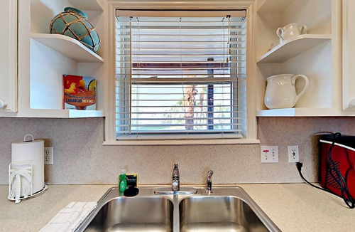 Port Aransas House | Shared Pool, Boardwalk to Beach and Golf Cart Included, Pet Friendly
