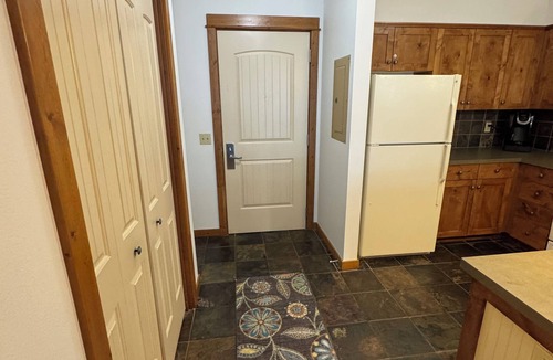 Kellogg Condo | Shared Roof Top Hot tub Silver Mtn adjoining studio available also