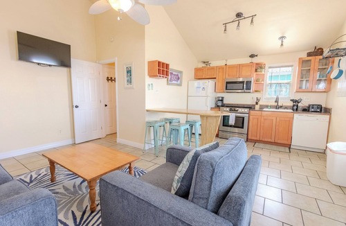 Port Aransas Hotel | Shark Reef Resort Motel & Cottages