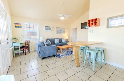 Port Aransas Hotel | Shark Reef Resort Motel & Cottages