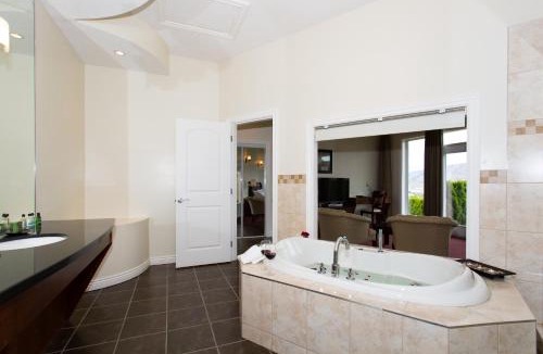 Osoyoos Cabin | Shiraz Villa