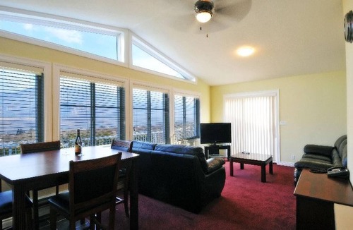 Osoyoos House | Shiraz Villa